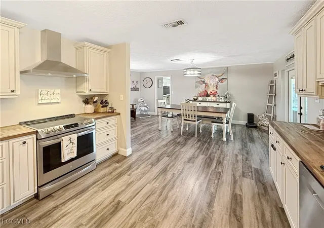 3rd image of 221 De Soto Ave, Clewiston, FL 33440 | MLS# 2025013665