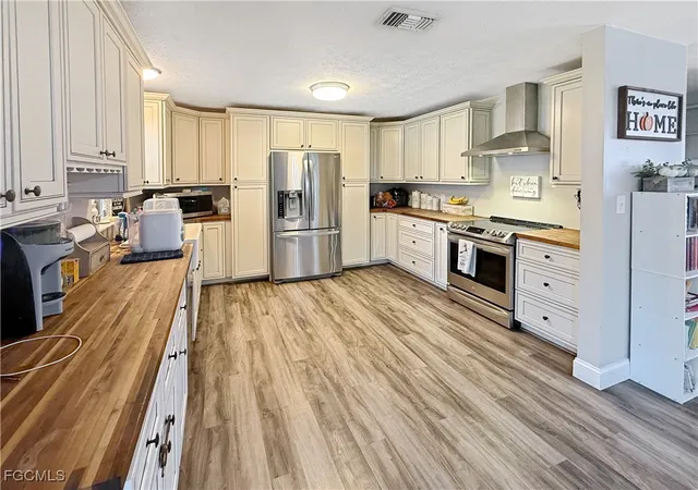 5th image of 221 De Soto Ave, Clewiston, FL 33440 | MLS# 2025013665