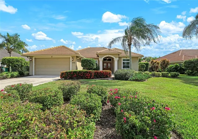 Photo 1 of Sale Pending at 2032 Castle Garden Ln, Naples, FL 34110 | MLS# 225071525 | Listing updated on 2025-11-17