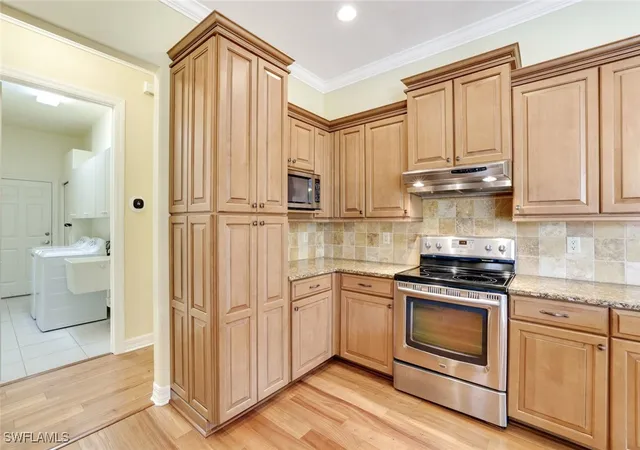 Photo 2 of Sale Pending at 2032 Castle Garden Ln, Naples, FL 34110 | MLS# 225071525 | Listing updated on 2025-11-17