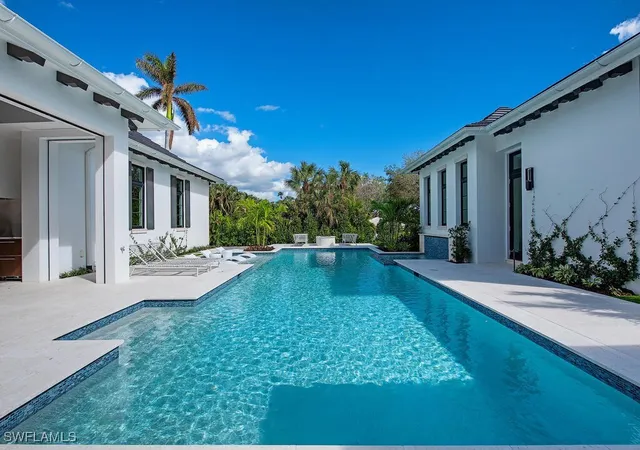 Photo 4 of Sale Pending at 1795 Gordon Dr, Naples, FL 34102 | MLS# 225074343 | Listing updated on 2026-06-22