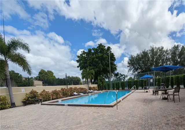 2nd image of 5305 Summerlin Rd, Fort Myers, FL 33919