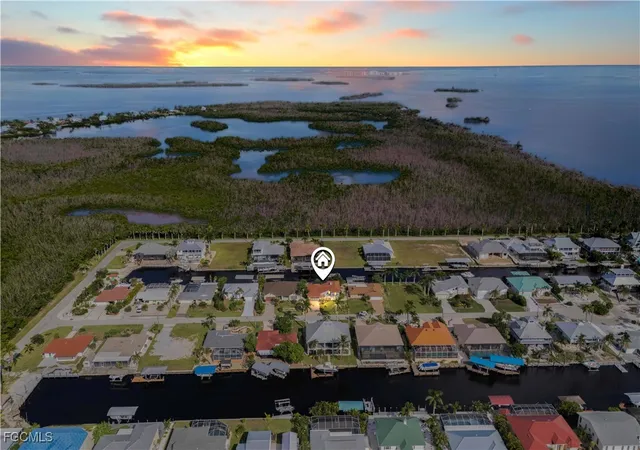4th image of 2420 Cherimoya Ln, Saint James City, FL 33956 | MLS# 2025014450