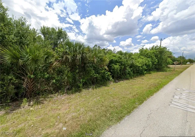 5th image of 903 W 7Th St, Lehigh Acres, FL 33972 | MLS# 2025014461