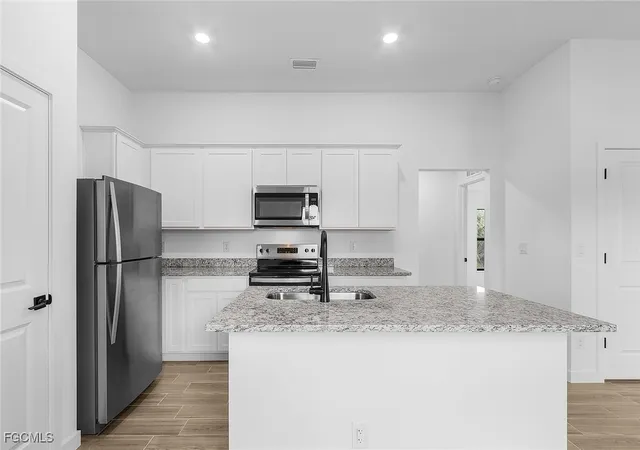 4th image of 804 Gen D Macarthur Ave, La Belle, FL 33935 | MLS# 2025014494