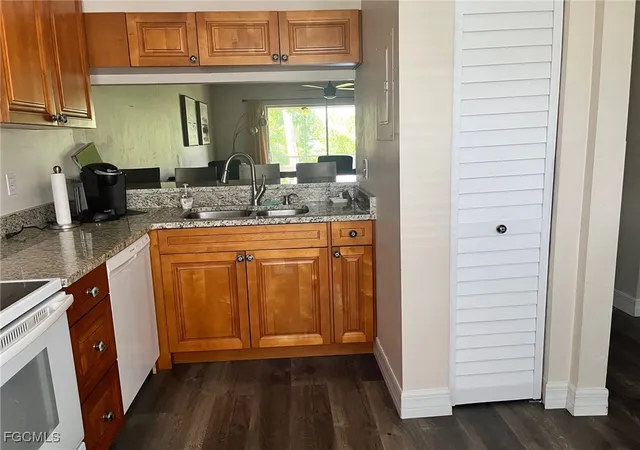 4th image of 6156 Lake Front Dr, Fort Myers, FL 33908 | MLS# 2025014769