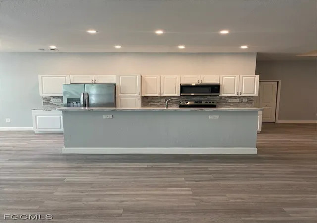 5th image of 3043 Dunbar Ave, Fort Myers, FL 33916 | MLS# 2025015353