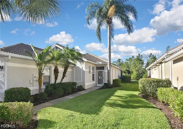Photo 3 of Sale Pending at 8156 Woodridge Pointe Dr, Fort Myers, FL 33912 | MLS# 2025015516 | Listing updated on 2026-08-31