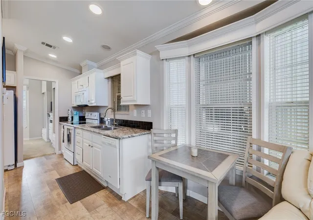 4th image of 11083 Sunburst Ln, Fort Myers, FL 33908 | MLS# 2025015556