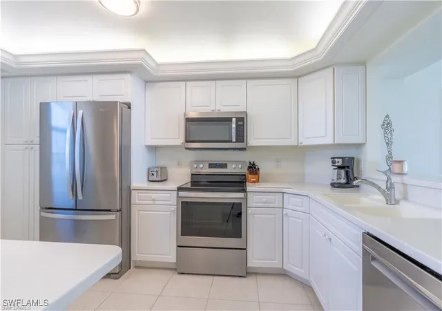 4th image of 440 Seaview Ct #805, Marco Island, FL 34145 | MLS# 225075692