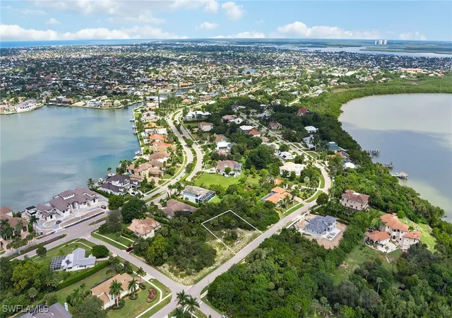 5th image of 680 Inlet Dr, Marco Island, FL 34145 | MLS# 225071192