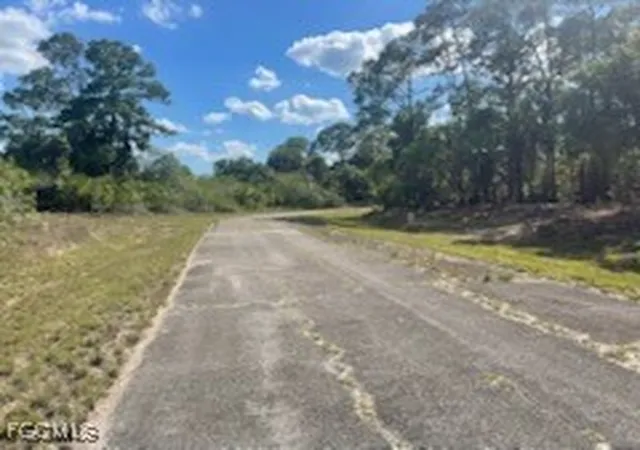 5th image of 307 S Nancy Ln, La Belle, FL 33935 | MLS# 2025015926