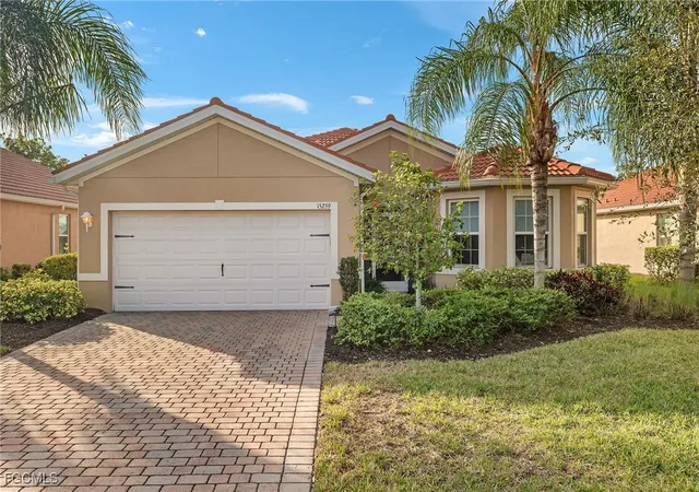 Homes for sale in Alva, FL | 15259 Yellow Wood Dr, Alva, FL 33920 | MLS# 2025016031