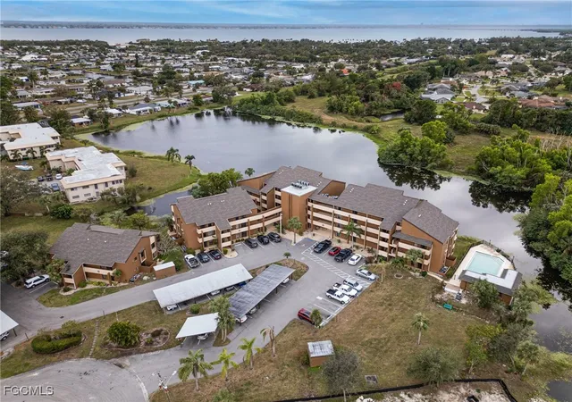 2nd image of 2067 W Lakeview Blvd, North Fort Myers, FL 33903