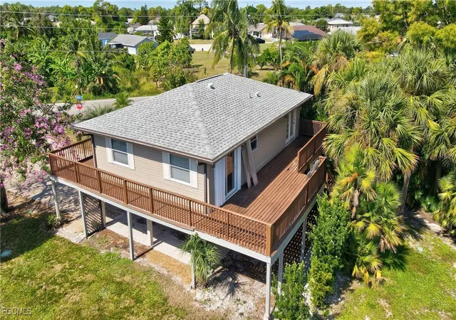 Photo 1 of Sale Pending at 8521 Cypress Dr S, Fort Myers, FL 33967 | MLS# 2025016113 | Listing updated on 2025-10-27