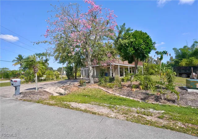 Photo 2 of Sale Pending at 8521 Cypress Dr S, Fort Myers, FL 33967 | MLS# 2025016113 | Listing updated on 2025-10-27