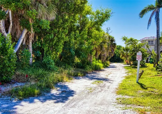 2nd image of 1610 Middle Gulf Dr, Sanibel, FL 33957