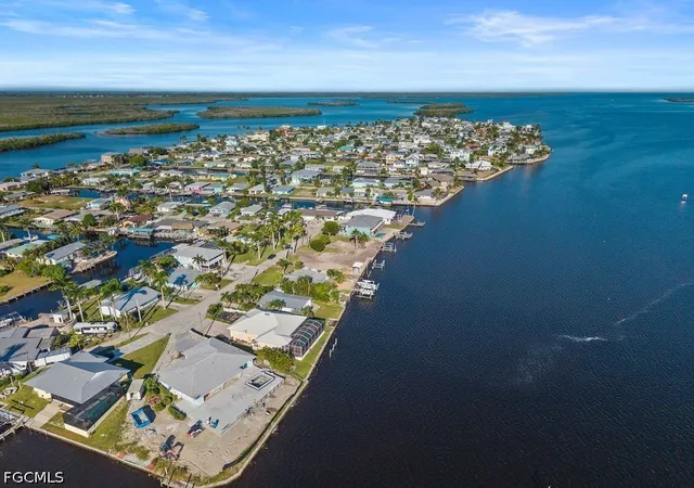 35th image of 2504 Bayshore Dr, Matlacha, FL 33993 | MLS# 2025016543