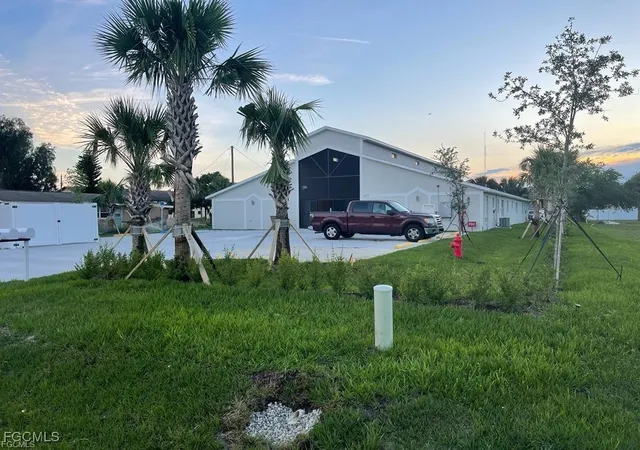 Listing Photo 4 - Condo for sale in building located at 621 Joel Blvd, Lehigh Acres, FL 33936