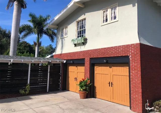 Photo 4 of Single family home for sale at 1249 Osceola Dr, Fort Myers, FL 33901 | MLS# 2025016791 | Listing updated on 2026-10-08