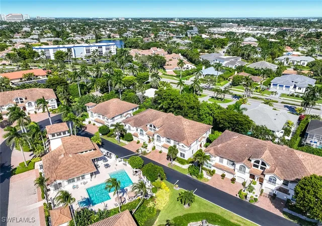 3rd image of 265 Colonade Cir, Naples, FL 34103