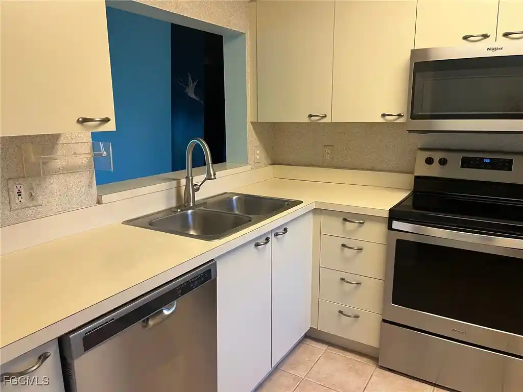 Photo 1 of Sale Pending at 7406 Lake Breeze Dr #118, Fort Myers, FL 33907 | MLS# 2025017170 | Listing updated on 2026-10-27