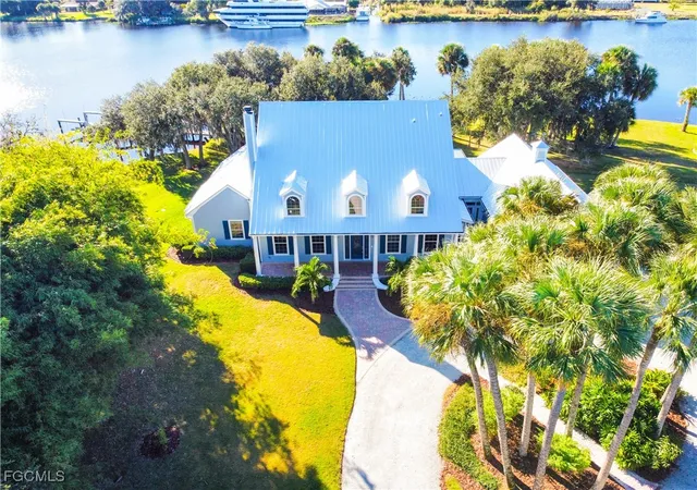3rd image of 16470 Oakview Cir, Alva, FL 33920 | MLS# 2025017820