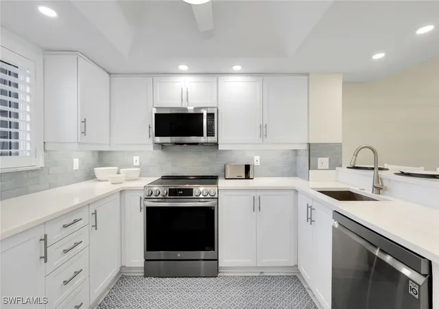 Listing Photo 5 - Condo for sale in building located at 1672 Spoonbill Ln, Naples, FL 34105 - Unit #B