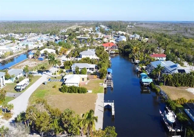 Photo 3 of Sale Pending at 3210 Stabile Rd, Saint James City, FL 33956 | MLS# 2025018021 | Listing updated on 2026-07-22
