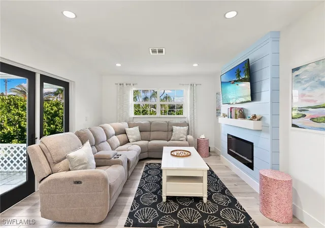 Photo 3 of Single family home for sale at 101 San Salvador St, Naples, FL 34113 | MLS# 225075031 | Listing updated on 2026-05-18