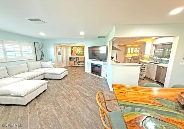 5th image of 2818 Se 17Th Pl, Cape Coral, FL 33904 | MLS# 225076976