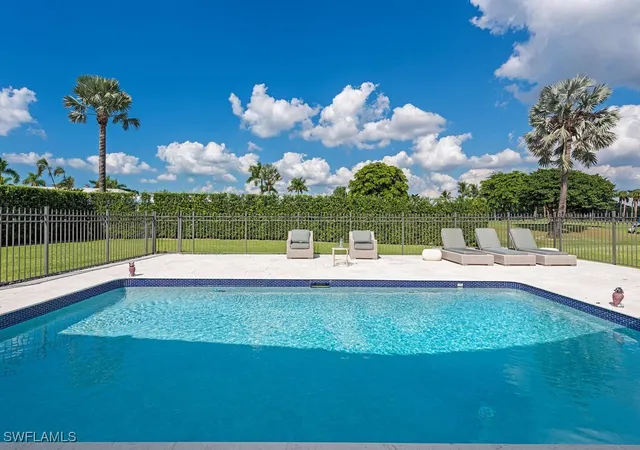 17th image of 595 Wedge Dr, Naples, FL 34103 | MLS# 225077204