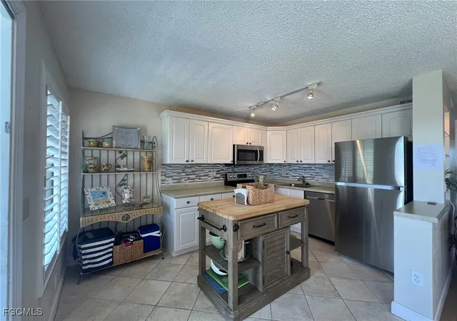 5th image of 1250 Tennisplace Ct, Sanibel, FL 33957