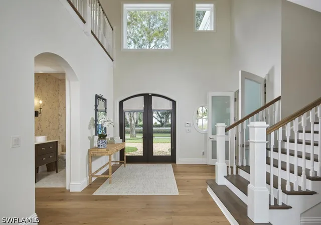 3rd image of 570 2Nd Ave N, Naples, FL 34102 | MLS# 225077400