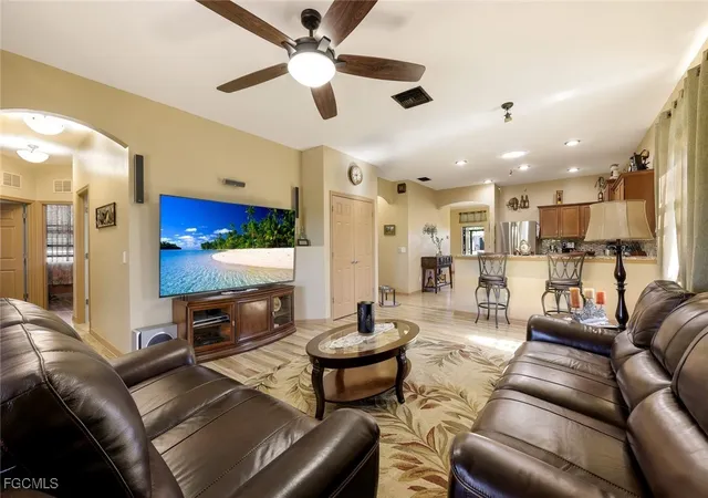 4th image of 3014 Sw 9Th Pl, Cape Coral, FL 33914 | MLS# 2025019259