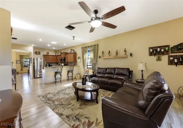 5th image of 3014 Sw 9Th Pl, Cape Coral, FL 33914 | MLS# 2025019259
