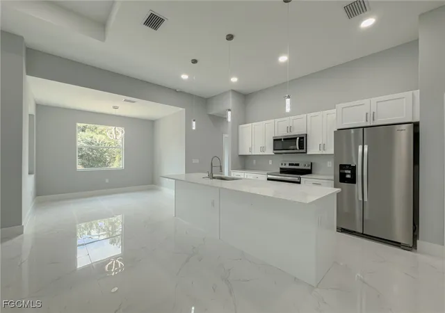 Photo 4 of Single family home for sale at 6137 Higgins Ave, Fort Myers, FL 33905 | MLS# 2025019281 | Listing updated on 2026-06-04