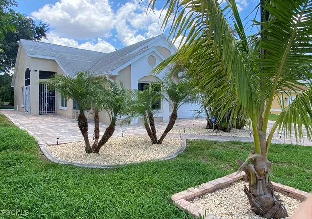 2nd image of 15298 Cricket Ln, Fort Myers, FL 33919 | MLS# 2025019693
