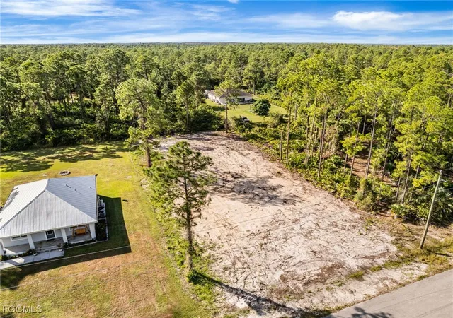 3rd image of 2205 Wellington Ave, Alva, FL 33920 | MLS# 2025019876