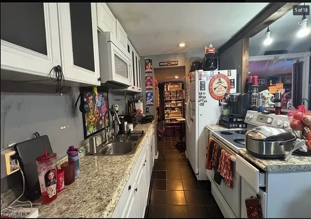 Photo 4 of Single family home for sale at 2184 Coronet St, Fort Myers, FL 33907 | MLS# 2025020344 | Listing updated on 2025-12-10