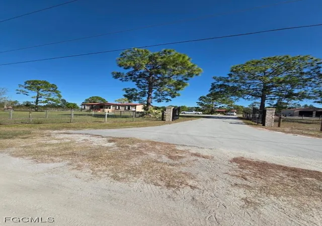 2nd image of 1860 Poinsettia Ave, Lehigh Acres, FL 33972 | MLS# 2025020472