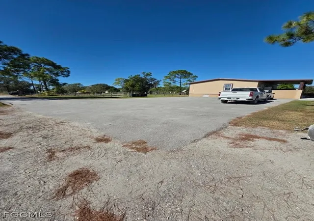 4th image of 1860 Poinsettia Ave, Lehigh Acres, FL 33972 | MLS# 2025020472