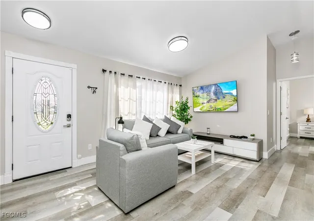 Photo 2 of Single family home for sale at 5608 Mandarin Ct, Davenport, FL 33896 | MLS# 2025020705 | Listing updated on 2026-07-16