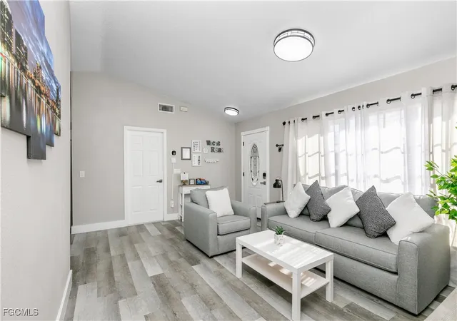 Photo 3 of Single family home for sale at 5608 Mandarin Ct, Davenport, FL 33896 | MLS# 2025020705 | Listing updated on 2026-07-16