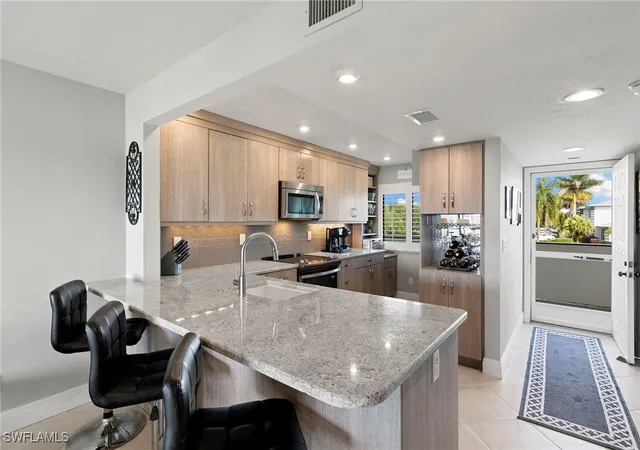 4th image of 730 W Elkcam Cir #210, Marco Island, FL 34145 | MLS# 225075713