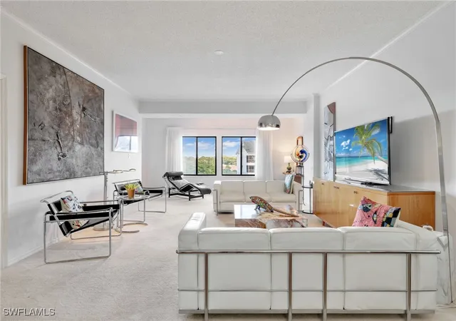 3rd image of 201 Arbor Lake Dr, Naples, FL 34110