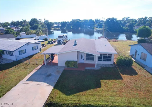 2nd image of 275 Lakeview Dr, North Fort Myers, FL 33917 | MLS# 2025021336