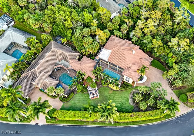 Photo 3 of Single family home for sale at 556 Eagle Crk Dr, Naples, FL 34113 | MLS# 225074016 | Listing updated on 2026-08-07