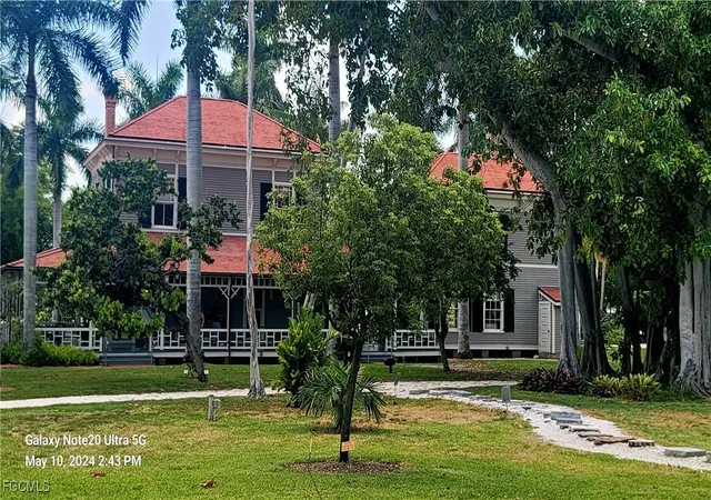 2nd image of 1900 Clifford St, Fort Myers, FL 33901