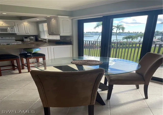 Listing Photo 5 - Condo for sale in building located at 3200 Gulf Shore Blvd N Blvd, Naples, FL 34103 - Unit #204